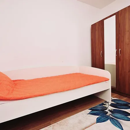 Near Bus Station Jk Semesterbostad Skopje