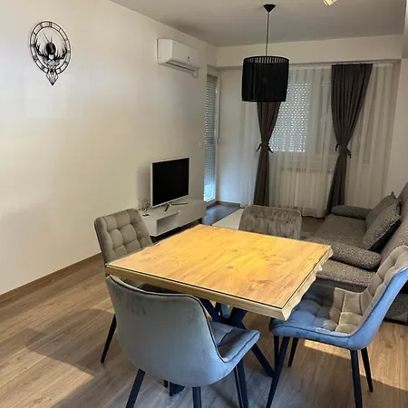 Near Bus Station Jk Semesterbostad *