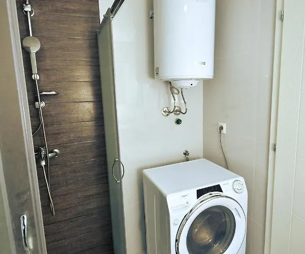 Near Bus Station Jk Holiday home *